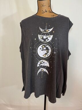 Maurices Charcoal Tank Top with White & Gold Moon Graphic Size 4x women’s plus